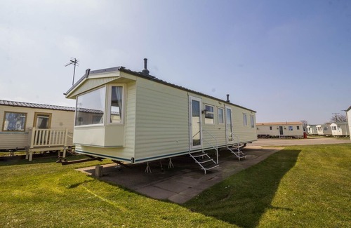Mappleton House | Caravan with a sea view for hire at Skipsea Sands Holiday Park ref 41148NF
