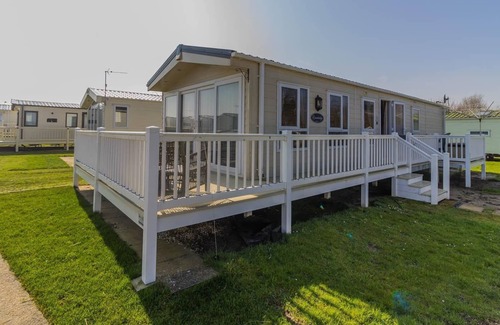Hopton House | Caravan with decking at Broadland Sands in Suffolk ref 20294BS