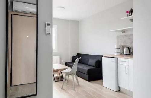 Thessaloniki City Centre Apartment | Caravanserai Studio 12
