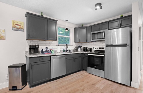Clarksville House | Carbon Ridge 300mbps WiFi - Dog Friendly