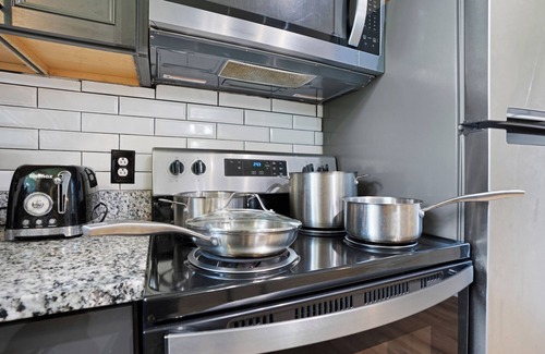 Clarksville House | Carbon Ridge 300mbps WiFi - Dog Friendly