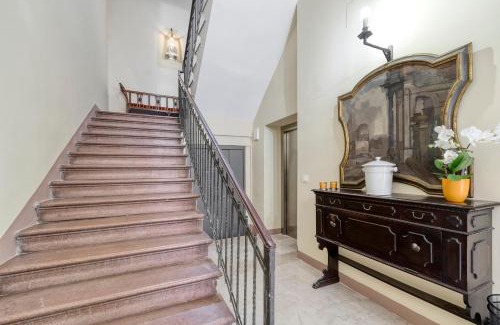 Historic Center Apartment | Carbonara Palace 3 - Luxury Comfort under Medieval Towers
