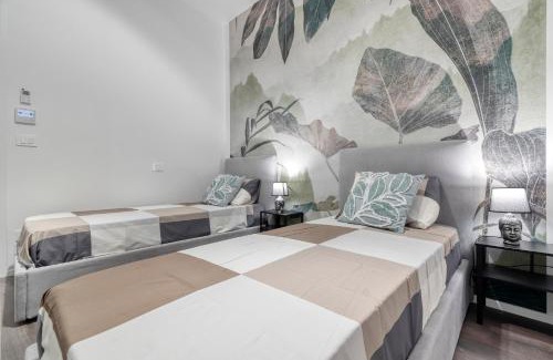 Historic Center Apartment | Carbonara Palace 3 - Luxury Comfort under Medieval Towers