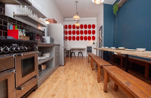 Butetown Apartment | Cardiff Bay Work Week Retreat | Contractor Accommodation | 4-12 Professionals