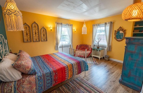 Cornwall Bed & Breakfast | Cardinal Inn ~ Boho Room
