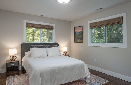 Cedar Mountain House | Cardinal`s Nest -Pet Friendly Cabin Near Dupont