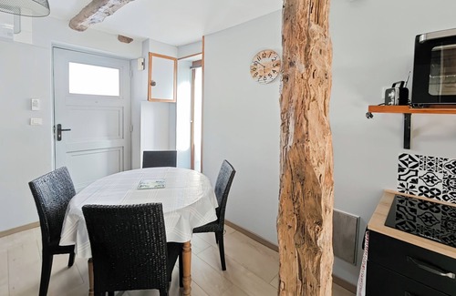 Le Bugue Villa | Carefully renovated gîte, terrace with spa, parking, close to all amenities.