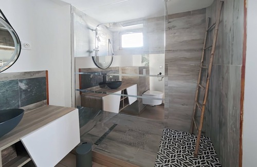 Le Bugue Villa | Carefully renovated gîte, terrace with spa, parking, close to all amenities.