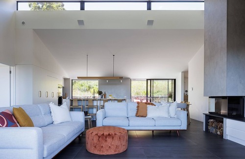 Forster House | Cariad Haus ~ Luxurious Eco-Friendly Home with Panoramic Views & Pool