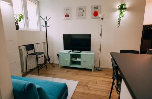 Affori Apartment | Carlo Apartment - 15 min from Duomo