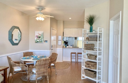 Corpus Christi Condo | "Carmel" deluxe 1st-floor 2-bedrm condo by pool, pond & beach