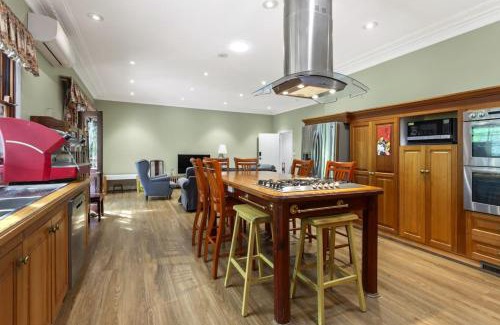 Wentworth Falls House | Carmelia Garden View Haven for Families and Friends