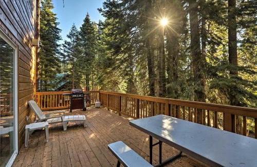 Cedar Flat House | Carnelian Bay Home with Hot Tub Near Tahoe Skiing