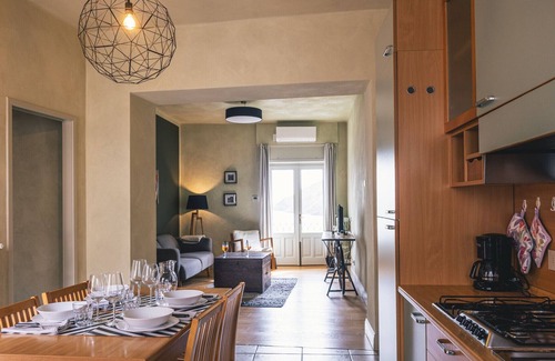 Mergozzo Apartment | Carola A tastefully furnished apartment lakefront