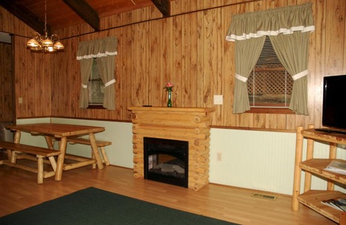 Fair Play Resort | Carolina Landing Camping Resort Deluxe Cabin 4