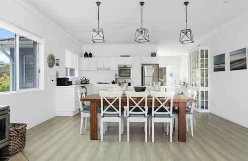 Vincentia House | Caroline's Beach House by Experience Jervis Bay
