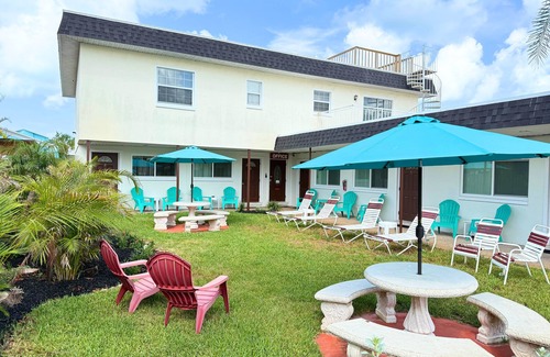 Sunset Reef Apartment | 🩴Carousel Suites #3 – Sweet Studio Steps from the Sand!