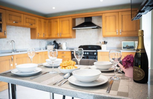 Harlech Cottage | CARREG WEN, pet friendly, with open fire in Harlech
