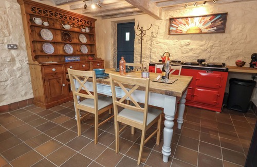 Longford Cottage | CARREY Y BIG COTTAGE, romantic, with open fire in Oswestry