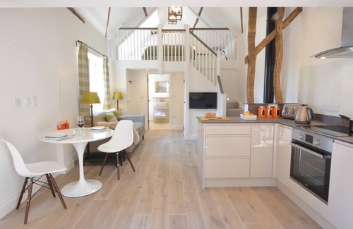 Saxmundham Cottage | CARRIAGE HOUSE, BRUISYARD, pet friendly in Framlingham