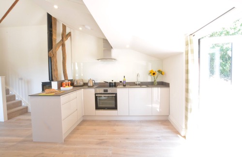 Saxmundham Cottage | CARRIAGE HOUSE, BRUISYARD, pet friendly in Framlingham