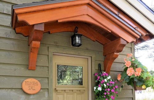 Alyeska Cottage | Carriage House - Tecumseh's timber frame Cottage