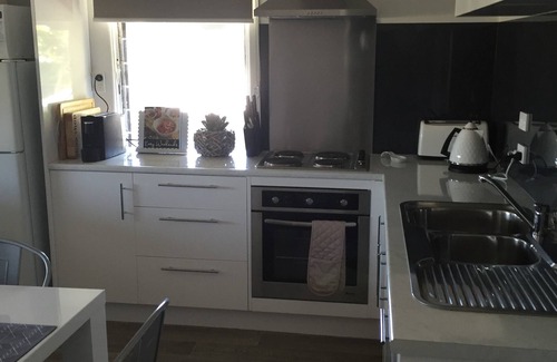Lakes Entrance House | Carrick Cottage - A Home Away From Home