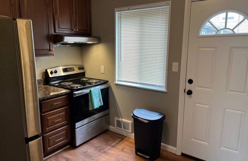 Norwood Apartment | Carter #3, Two bedroom unit near Xavier, Downtown