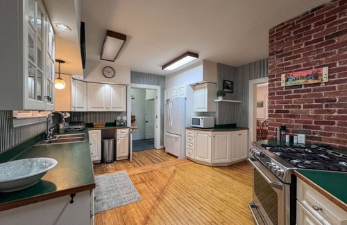 Jackson House | Carter Notch Inn | Hot Tub | 9BDRM | Sleeps 25