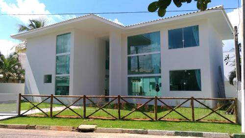 Parafuso House | Casa 6 Suítes a 80 Metros da Praia em Guarajuba