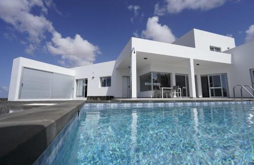 Tindaya Villa | Casa Achaman - Contemporary style villa with outstanding views