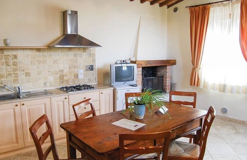 Rapolano Terme House | Casa Adalmina B: A pleasant and spacious three-story apartment that is part of an ancient country house built on a hillside, surrounded by meadows and woods.