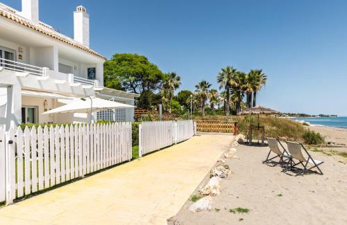 New Golden Mile House | Casa adosada en primera línea de playa, Estepona