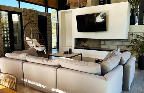 Colonia Chapadmalal House | Casa Agustina - Casa en Chapa con pileta Barrio Barrancas de San Benito para 6PAX - Hola Sur