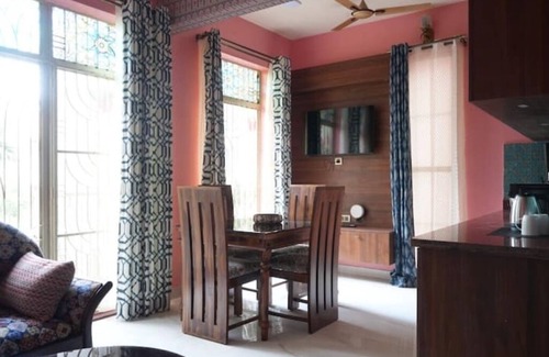 Cooke Town Apartment | 🌿 Casa Albela | Luxe 4BR Boho-Chic Suite with Balcony in Central Bangalore