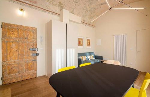 Historic Center Apartment | Casa Aldrovandi: Elegante e in Centro Storico
