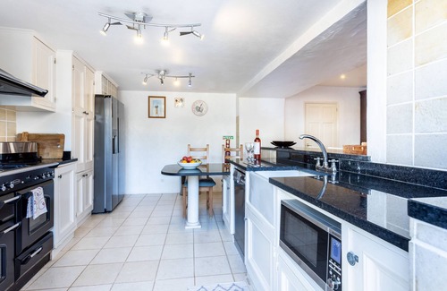 Figueira Villa | Casa Alegria. 3 Bedroom Villa, sleeps 7, private pool, BBQ, Wifi. Near beaches.