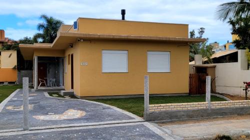 Acores House | Casa Amarela - à 100 metros da praia