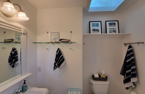 Historic Railroad District Cottage | Casa Amore Cottage~ Close to OSF, with Gorgeous Outdoor Space