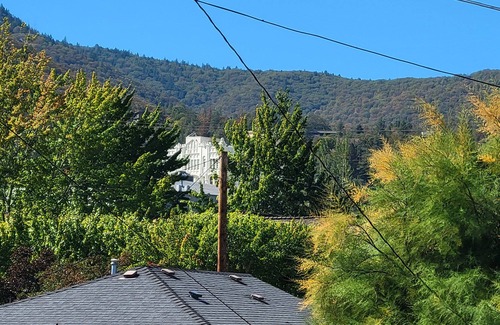 Historic Railroad District Cottage | Casa Amore Cottage~ Close to OSF, with Gorgeous Outdoor Space