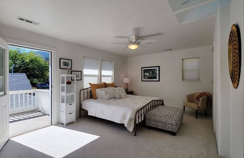 Historic Railroad District Cottage | Casa Amore Cottage~ Close to OSF, with Gorgeous Outdoor Space