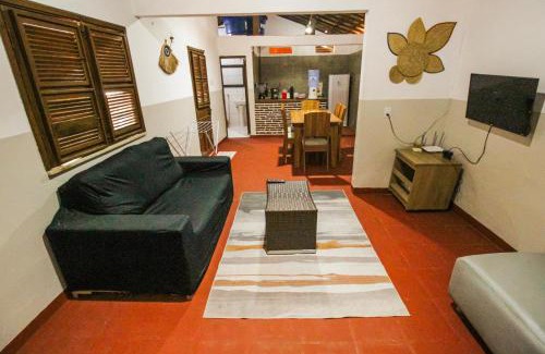 Canoa Quebrada House | Casa Azul - Aconchego na Broadway a Poucos Metros da Praia