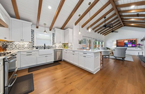 Castle Hills House | Casa Azul-Five-Star Retreat/Heated Pool