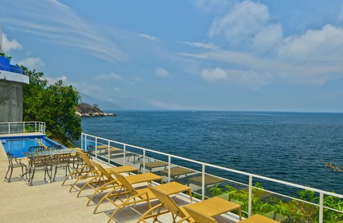 South Shore Hotel Area Villa | Casa Azul Profundo I II & III Private Oceanfront Villa up to 32 bedrooms