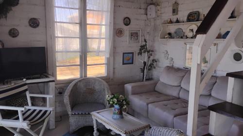 Xangri-La House | Casa beiramar, vista mar e pinheiros, pé na areia