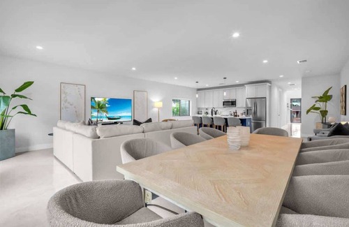 West Little Havana House | Casa Bella - New & Stylish Family-Friendly Home