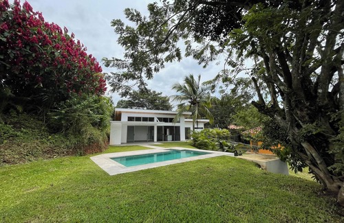 Mercedes House | Casa Blanca represents purity. It is a place of rest and simplicity. n