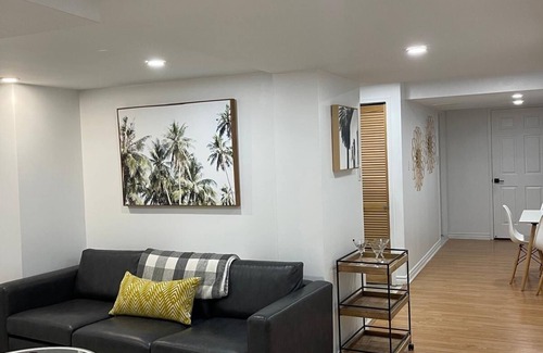 Brampton House | Casa Boho | Bohemian Suite with Hot Tub.