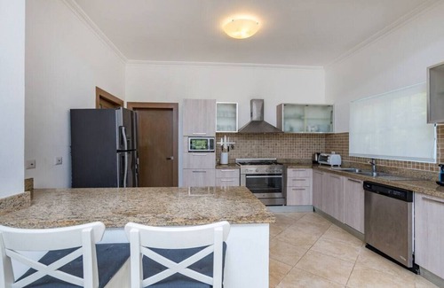Bavaro Villa | Casa Bonita: Cozy villa with golf course view, private pool, jacuzzi & staff