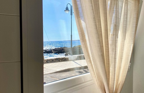 Punta Mujeres Apartment | Casa Burgao 1 on front line opposite natural pools